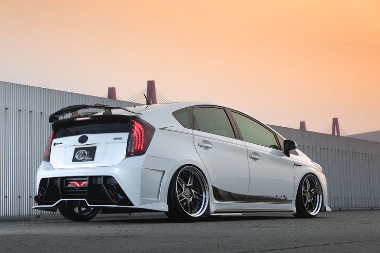 Kuhl Hybrid 30PRIUS BODYKIT 30R-GT